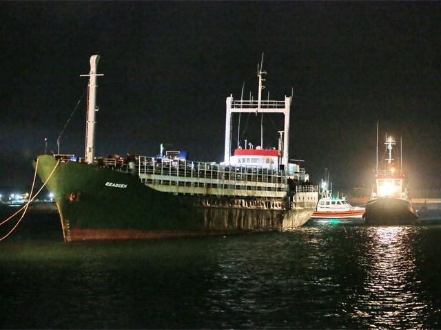 ezadeen-italy-migrant-ghost-ship-arrives-in-port.jpg